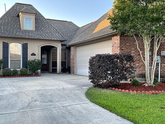 2 car garage with double door entry