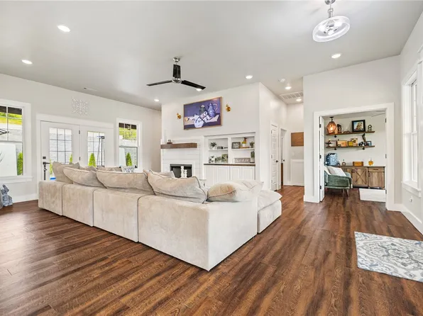 2103 NE Chaucer St, Bentonville, AR 72712