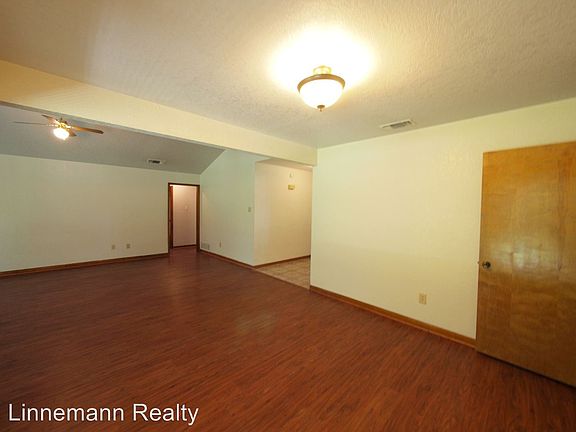 5th image of 405 Williams St