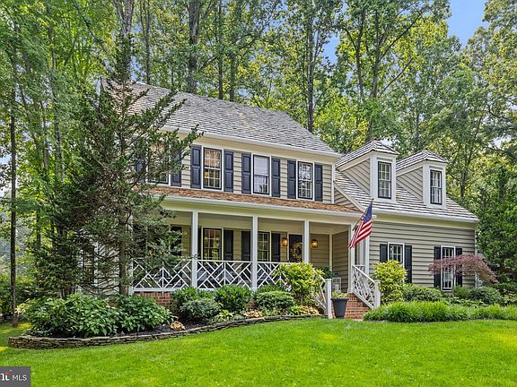 3rd image of 6473 Loudoun Ct