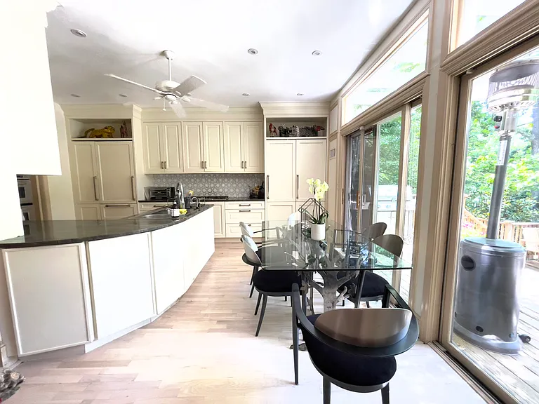 3230 Highland Pl NW — Photo 9