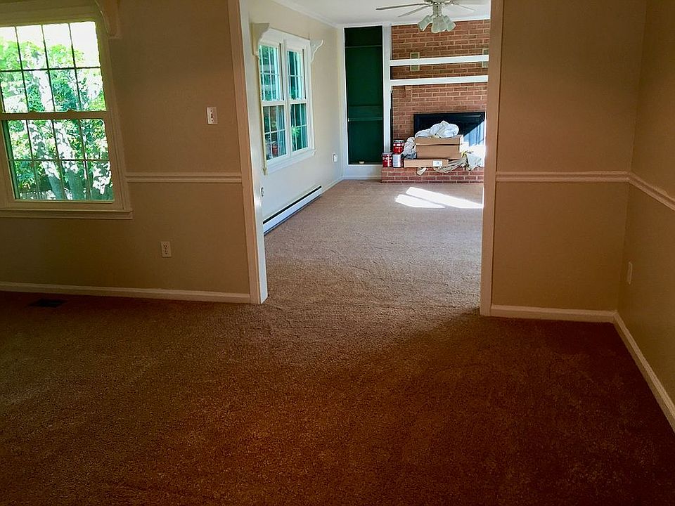 2nd image of 300 W Vernon Ct