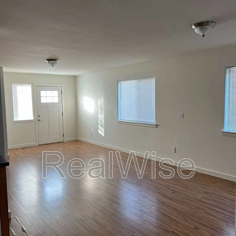 3 bed, 2.5 bath, 1528 sqft, $1,850 — Photo 4