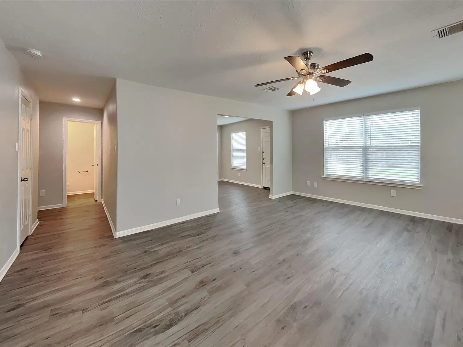 4 bed, 2.5 bath, 2060 sqft, $2,195 — Photo 2