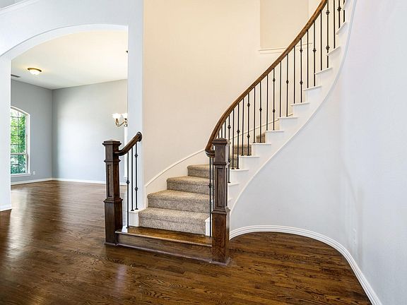 4th image of 2609 Cole Castle Dr