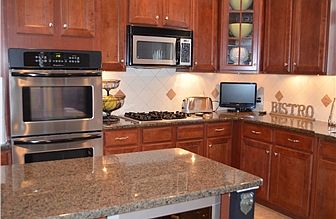 Large Island Area & Under Cabinet lighting