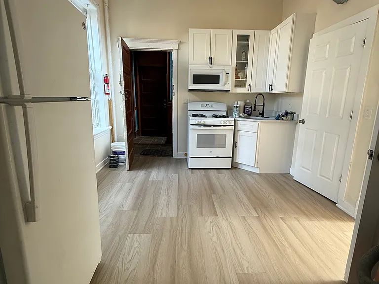 2846 W 21st St #1R — Photo 6