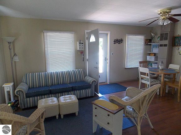 4th image of 18900 Hillview Blvd