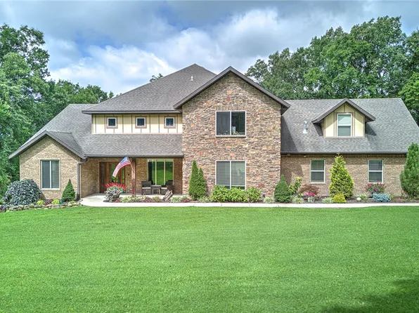 425 Duke Hill Rd, Bentonville, AR 72713