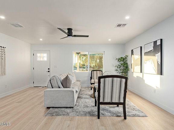 4th image of 120 E LINDA Lane