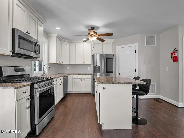 401 Spruce St — Photo 8