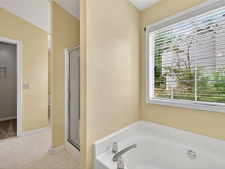 4502 Legend Hollow Ln — Photo 24