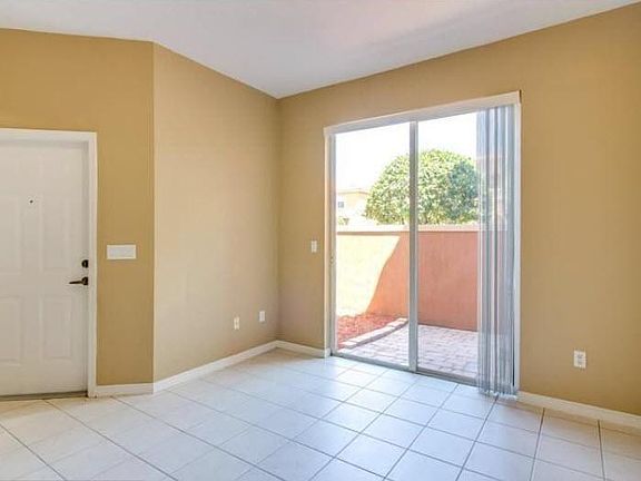 3rd image of 4913 Spinnaker Dr #4802