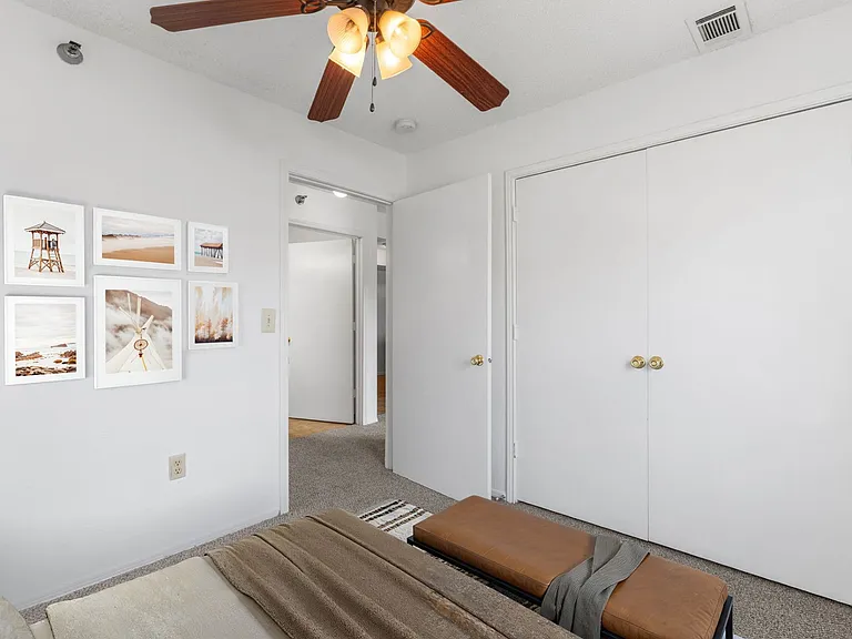 Three Bedroom - 3 Bed / 2 Bath - 989 Sq.Ft.