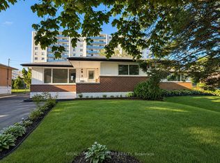 9 Fieldway Dr, Hamilton, ON L9A 2L2