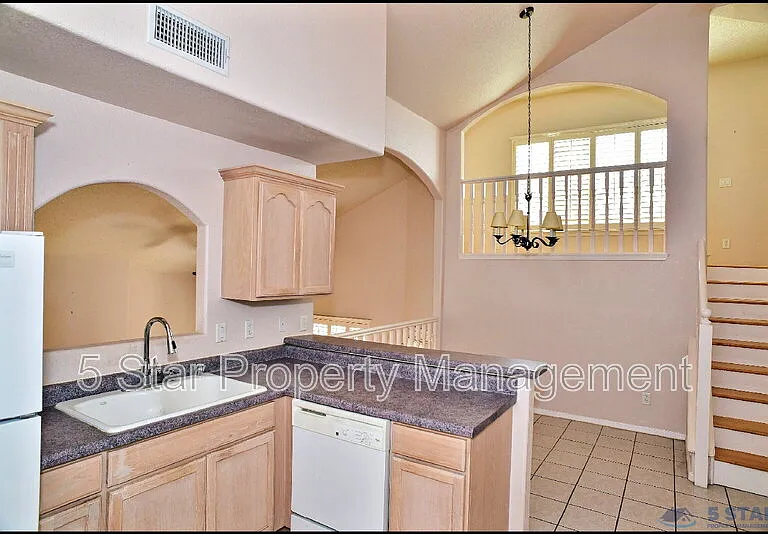 1560 Via Appia St — Photo 17