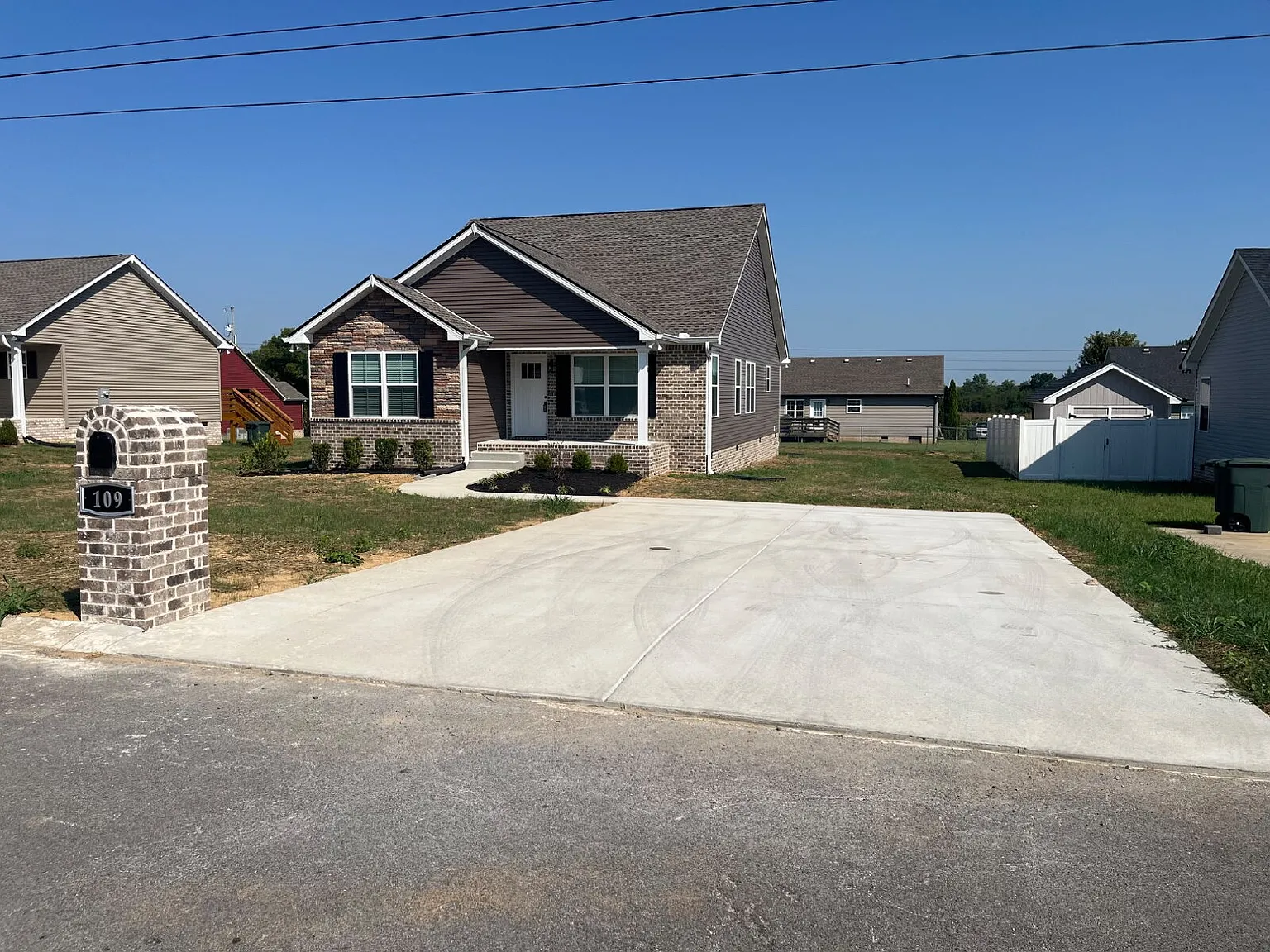3 bed, 2.0 bath, 1370 sqft, $1,945 — Photo 1