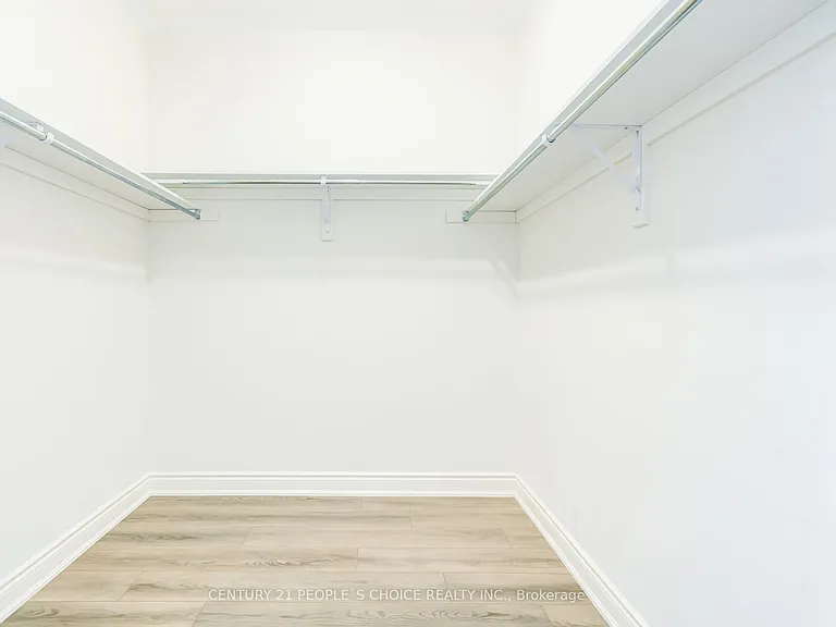 2237 Crystal Dr — Photo 28