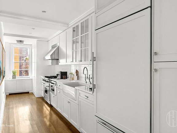 5th image of 28 E 10th St APT 10B