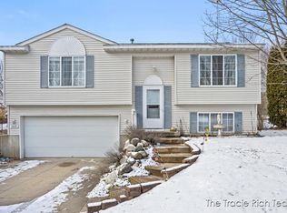 165 Oak St, Rockford, MI