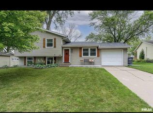3372 Overland Dr, Bettendorf, IA 52722