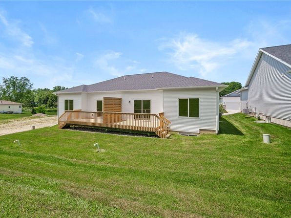 43 Keeneland Ct, Pleasant Hill, IA 50327
