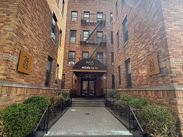 24-65 38th St #C9, Astoria, NY 11103