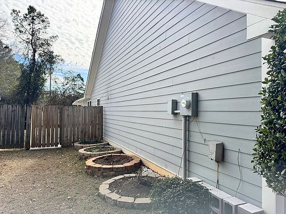 3rd image of 3104 Wax Myrtle Ln
