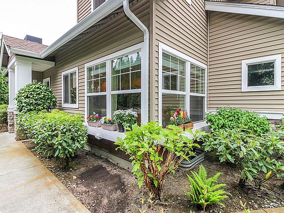 4th image of 1236 65th St SE Unit 104