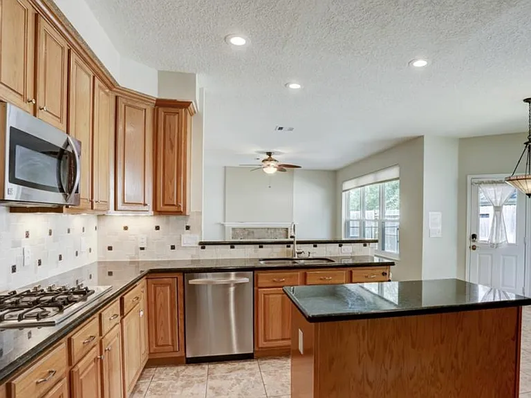 1427 Roundleaf Ct — Photo 4