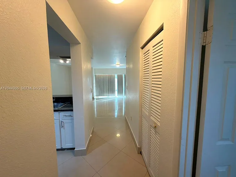 862 Crystal Lake Dr — Photo 4