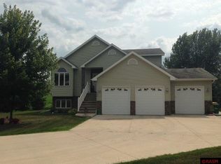 925 3rd Ct, Cleveland, MN 56017