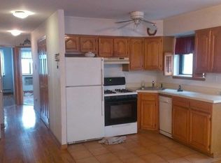 7322 53rd Rd APT 2, Maspeth, NY 11378