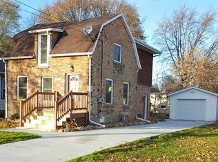 1004 Dousman St, Green Bay, WI 54303