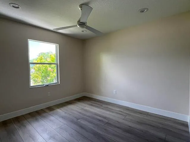 239 Leland Ln — Photo 8