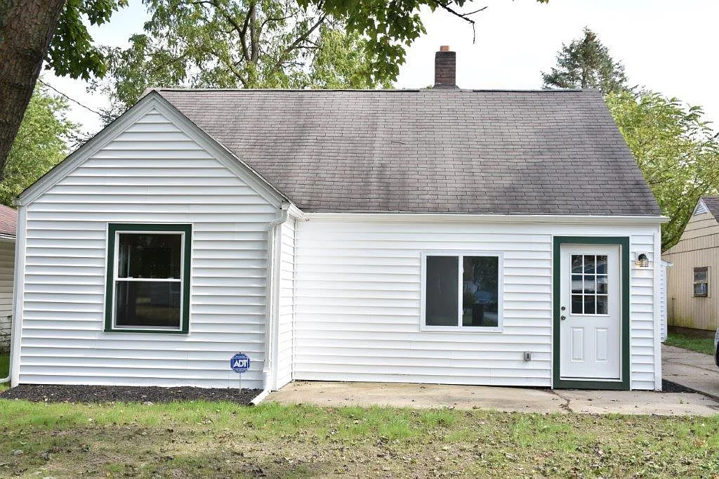 151 N Main St photo 1
