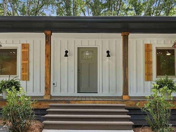 3rd image of 3411 Lake Ridge Pl