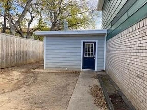 5th image of 2532 Charlotte St #B