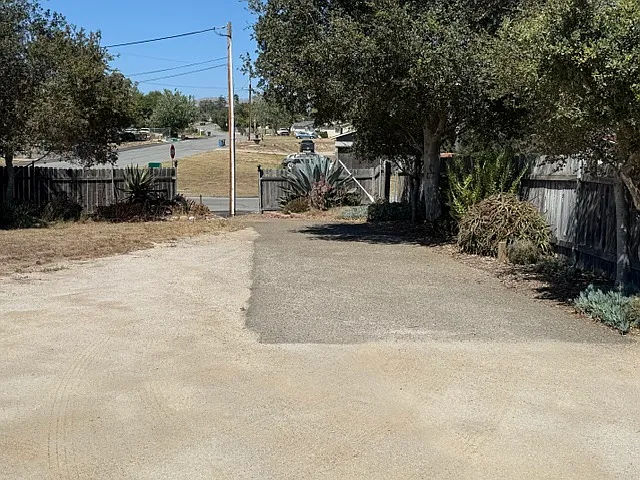 730 Tierra Rd #B — Photo 11