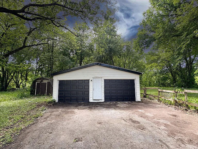 3246 N Lake Park Ave — Photo 17