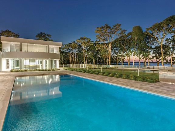 5th image of 6 Seaponack Dr