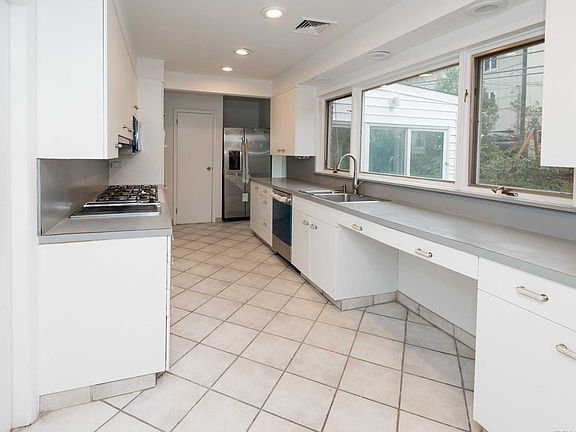 4th image of 6 Woodland Pl