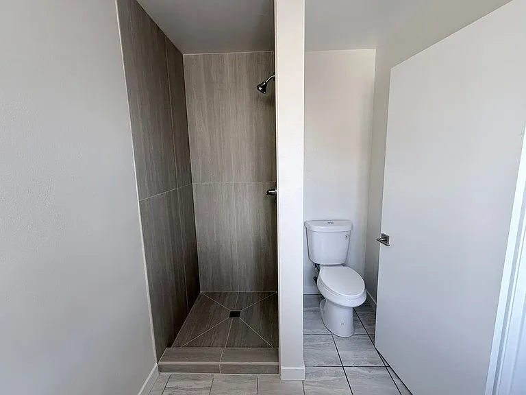 14700 Berendo Ave #2 — Photo 12