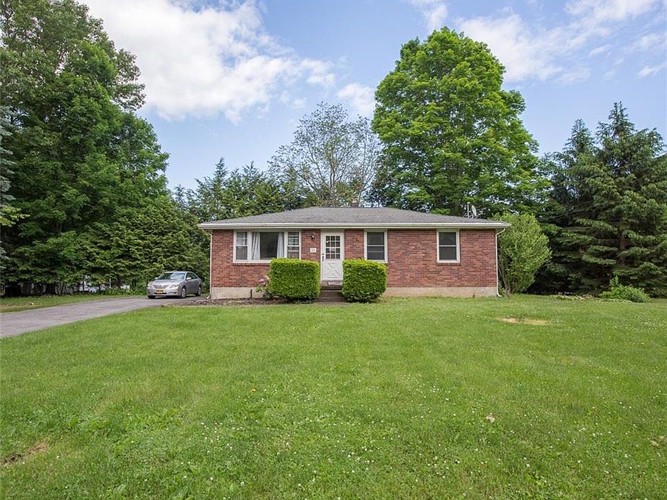 1st image of 22 Algonquin Dr