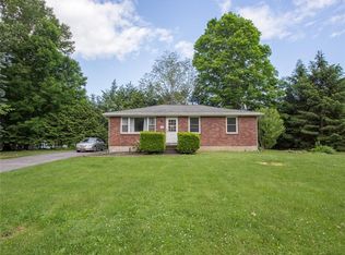 22 Algonquin Dr, Newburgh, NY 12550