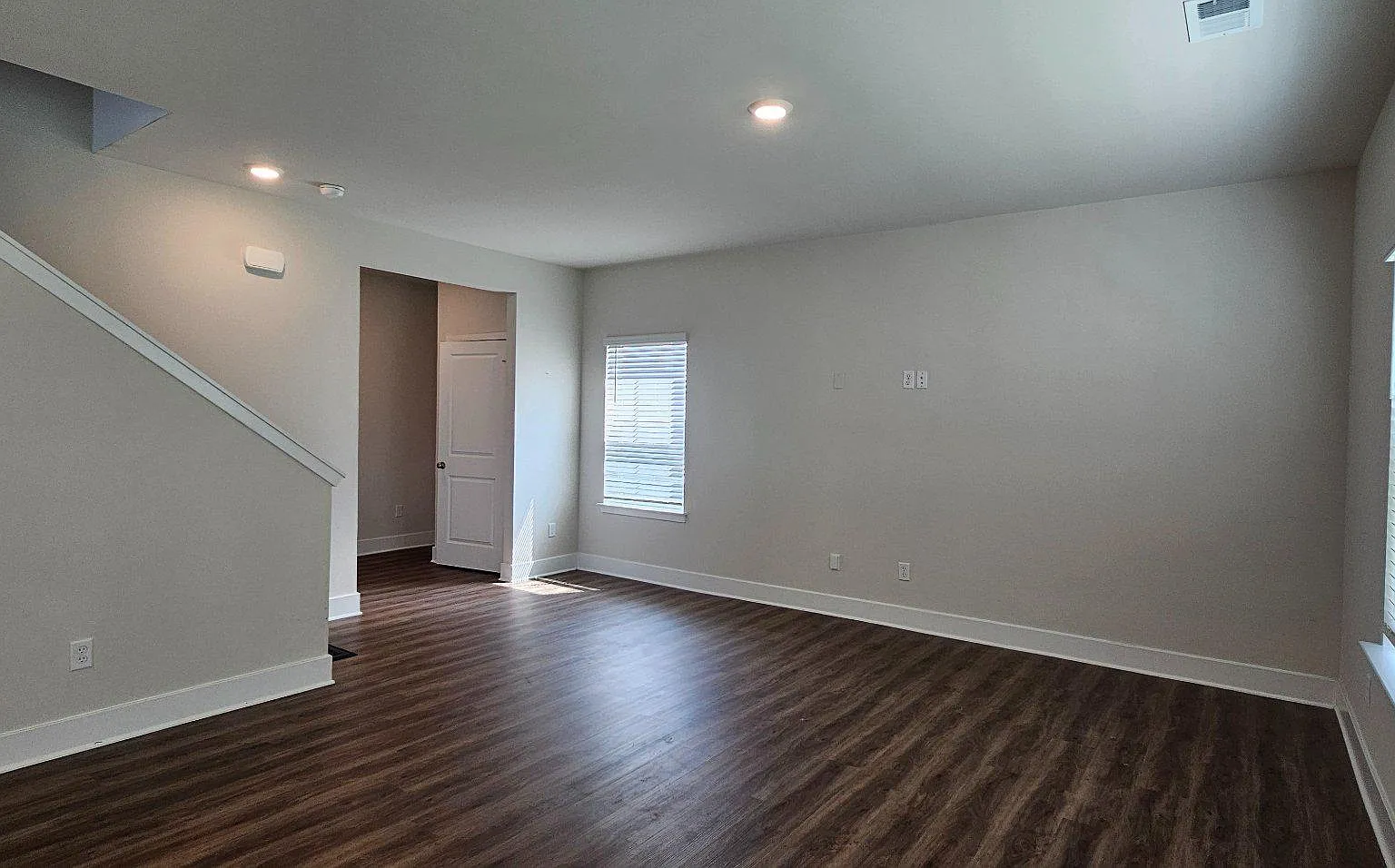 4 bed, 2.5 bath, 2006 sqft, $2,800 — Photo 2