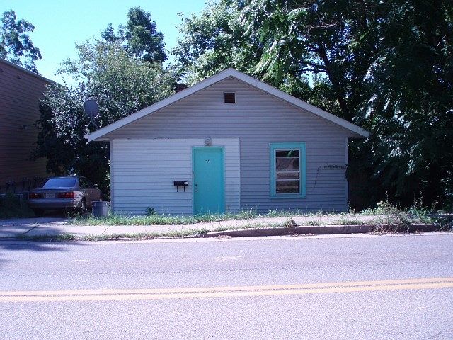 1st image of 404 E Hillside Dr