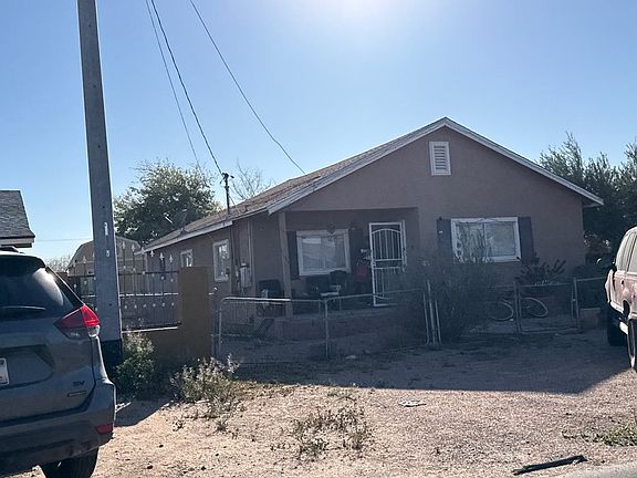 3rd image of 209 E 3rd Ave