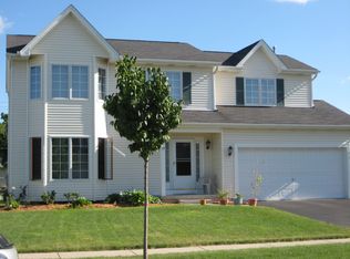 19 Bridgehampton Cir, Williamsville, NY 14221
