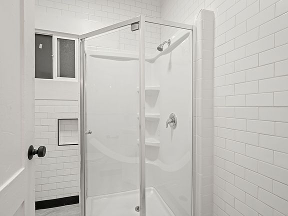 3rd image of 1516 S Hope St #484f96c6d